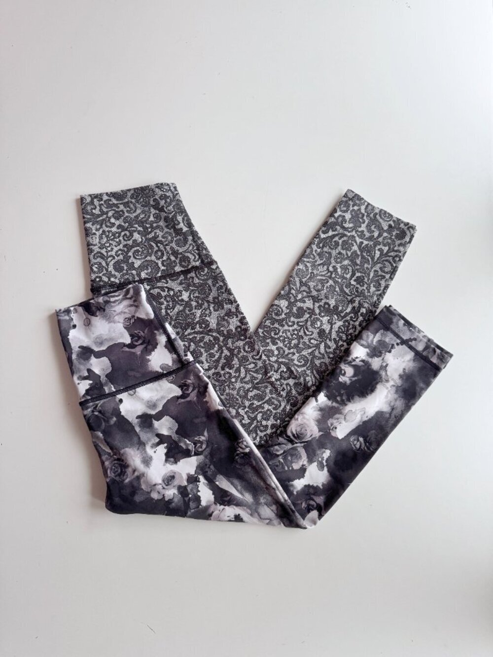 Lot of 2 LULULEMON Size 4 Wunder Under Leggings - Lace & Floral Print